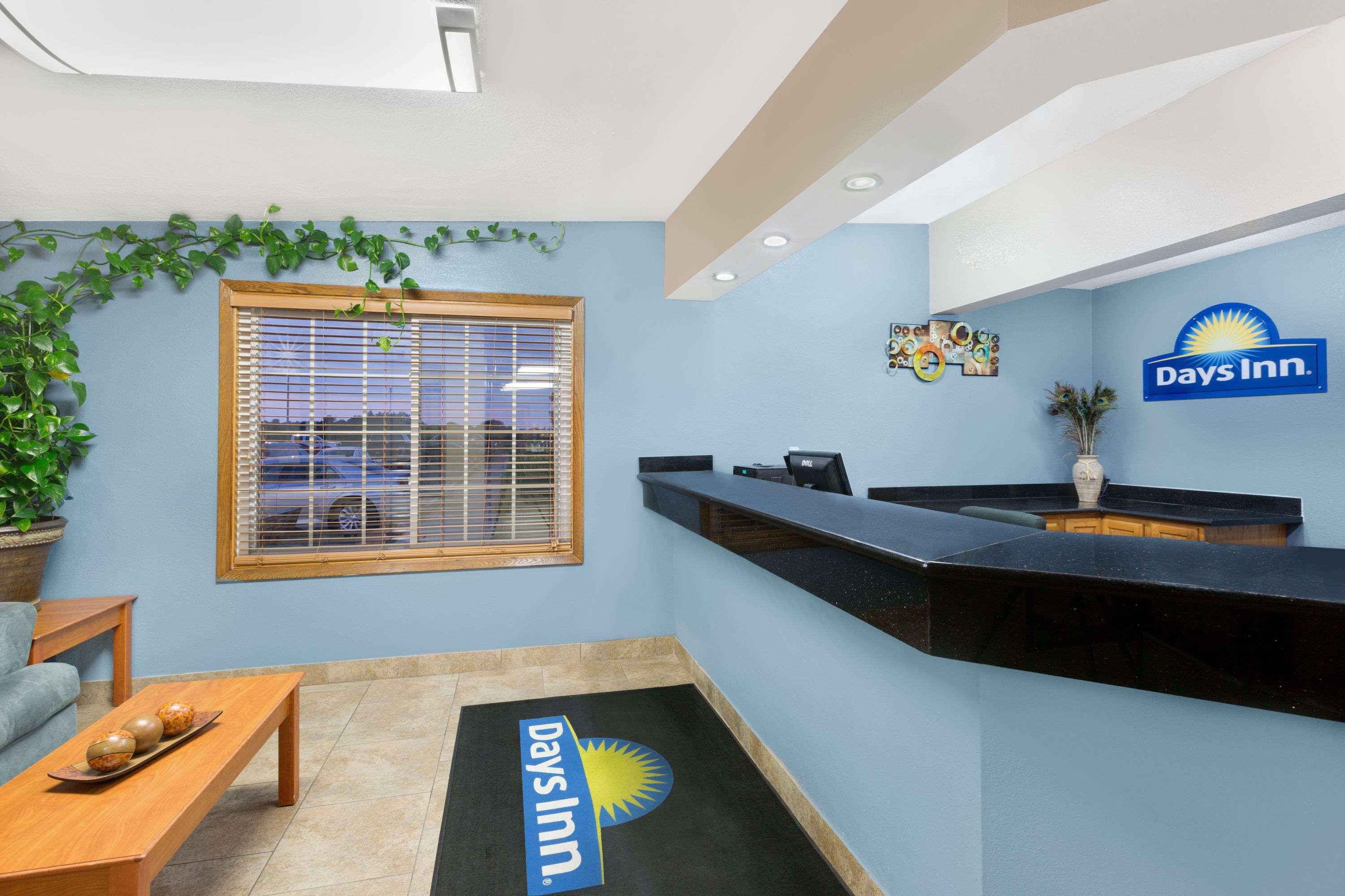 Days Inn By Wyndham Newton Ngoại thất bức ảnh