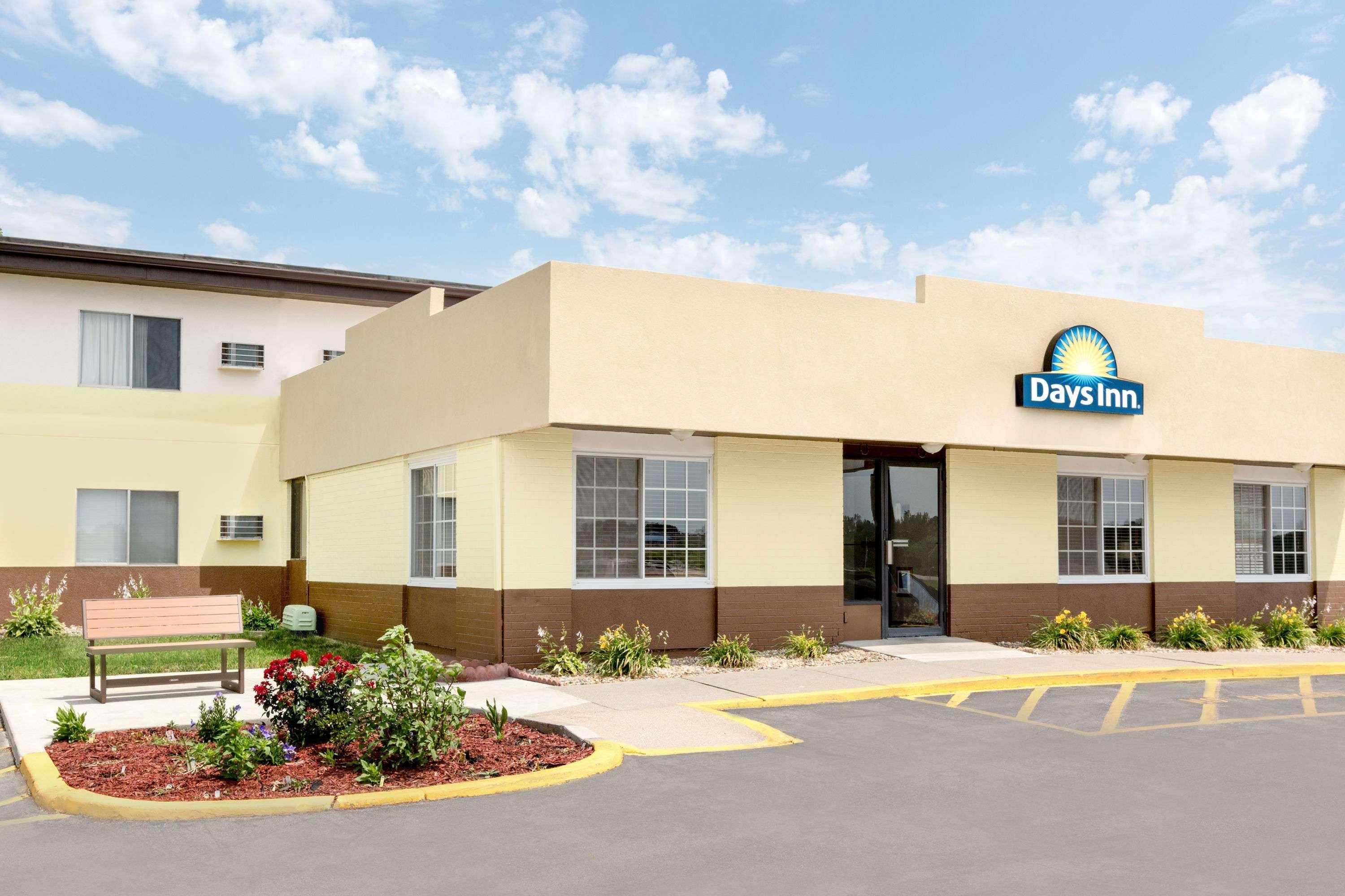 Days Inn By Wyndham Newton Ngoại thất bức ảnh