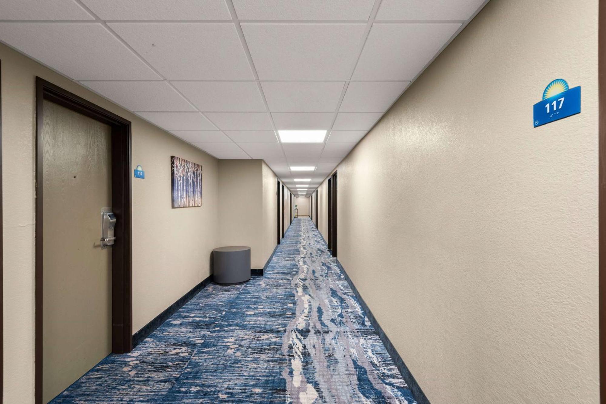 Days Inn By Wyndham Newton Ngoại thất bức ảnh