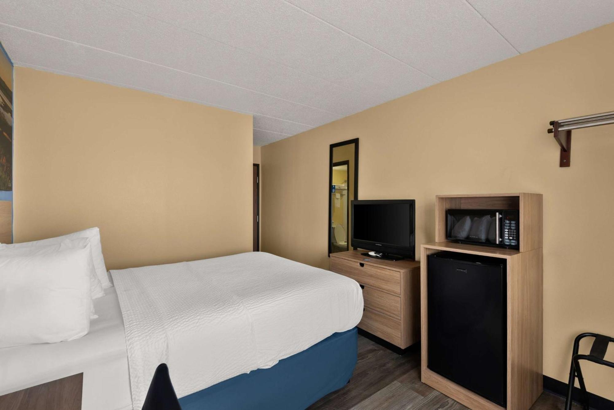 Days Inn By Wyndham Newton Ngoại thất bức ảnh