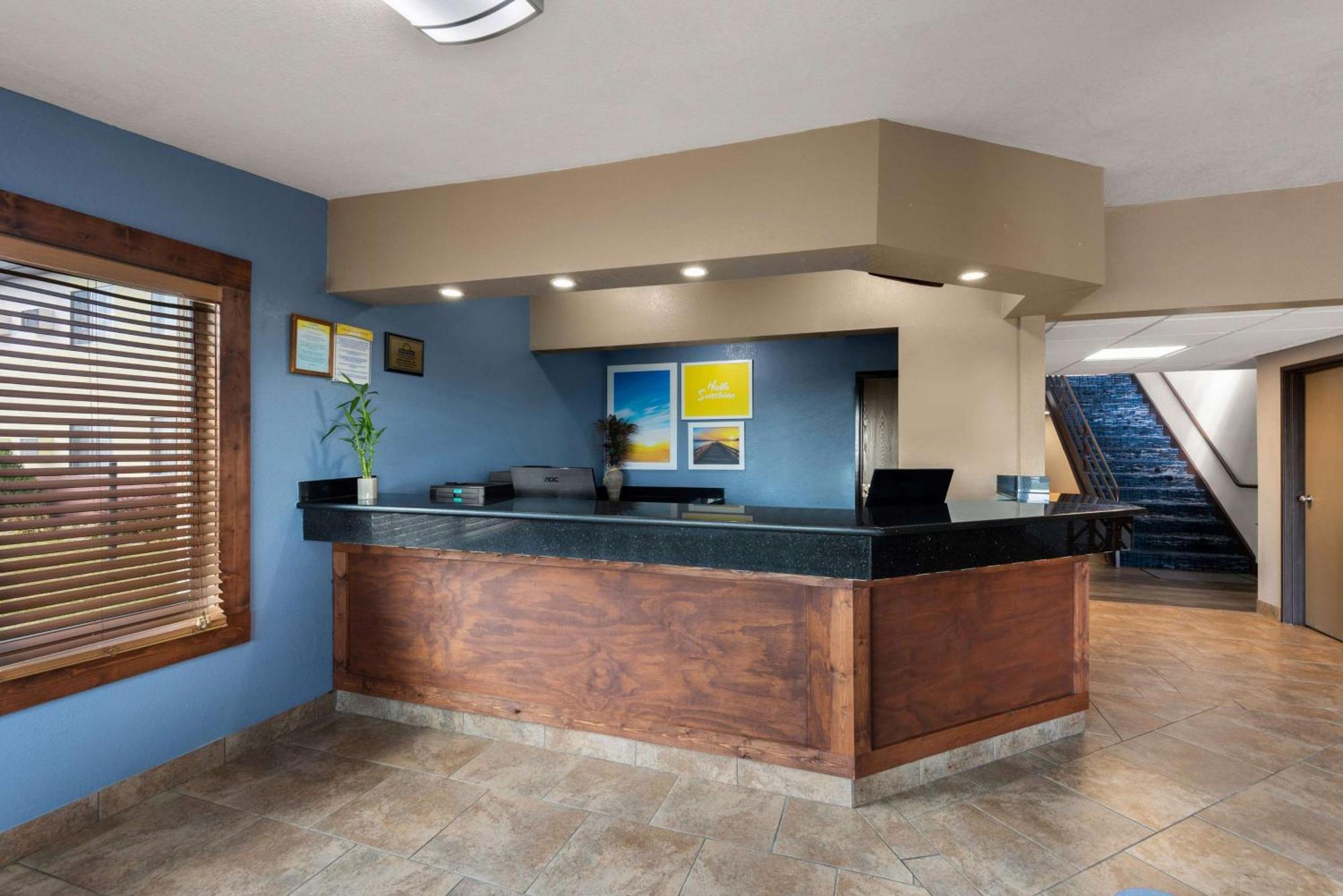 Days Inn By Wyndham Newton Ngoại thất bức ảnh