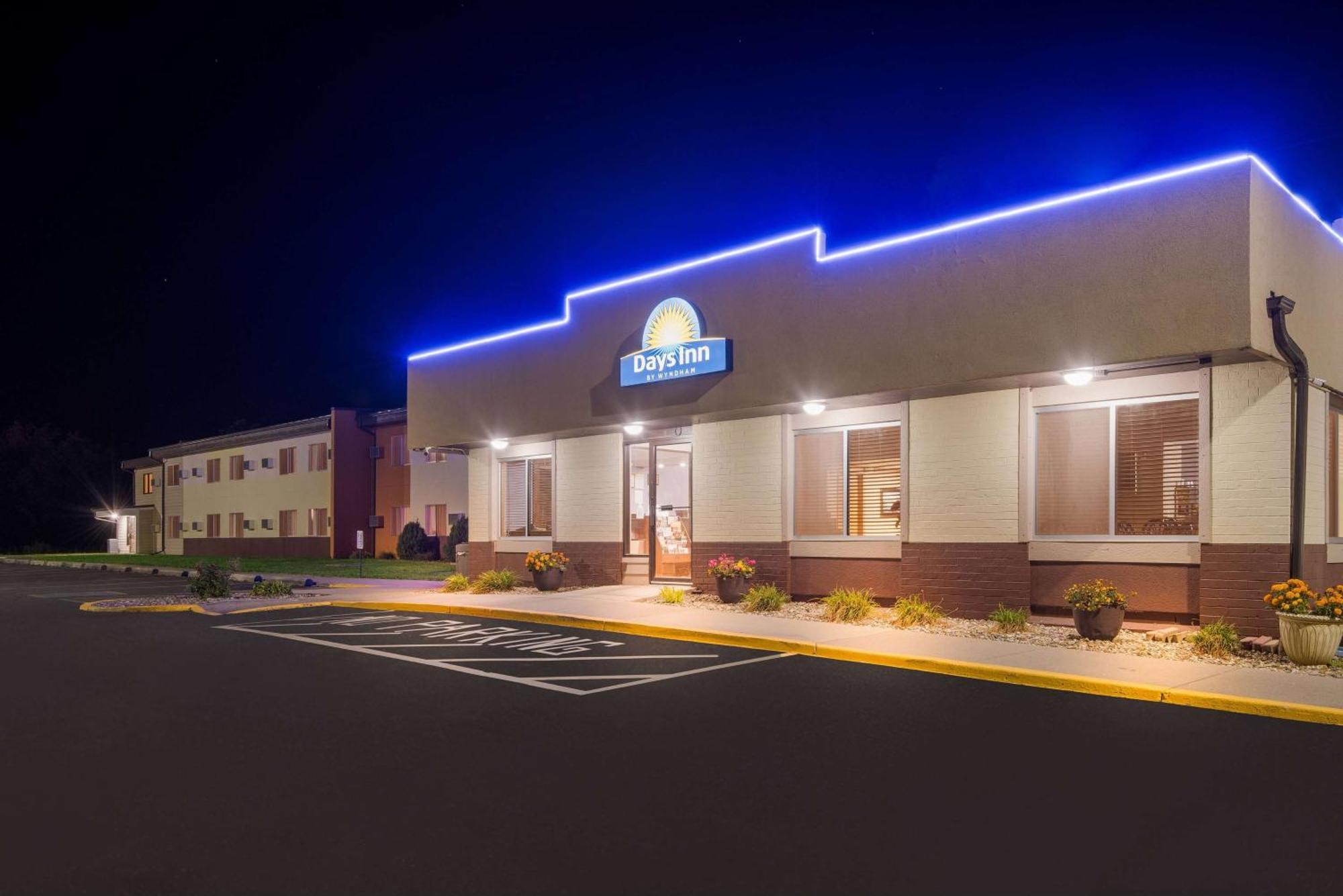 Days Inn By Wyndham Newton Ngoại thất bức ảnh