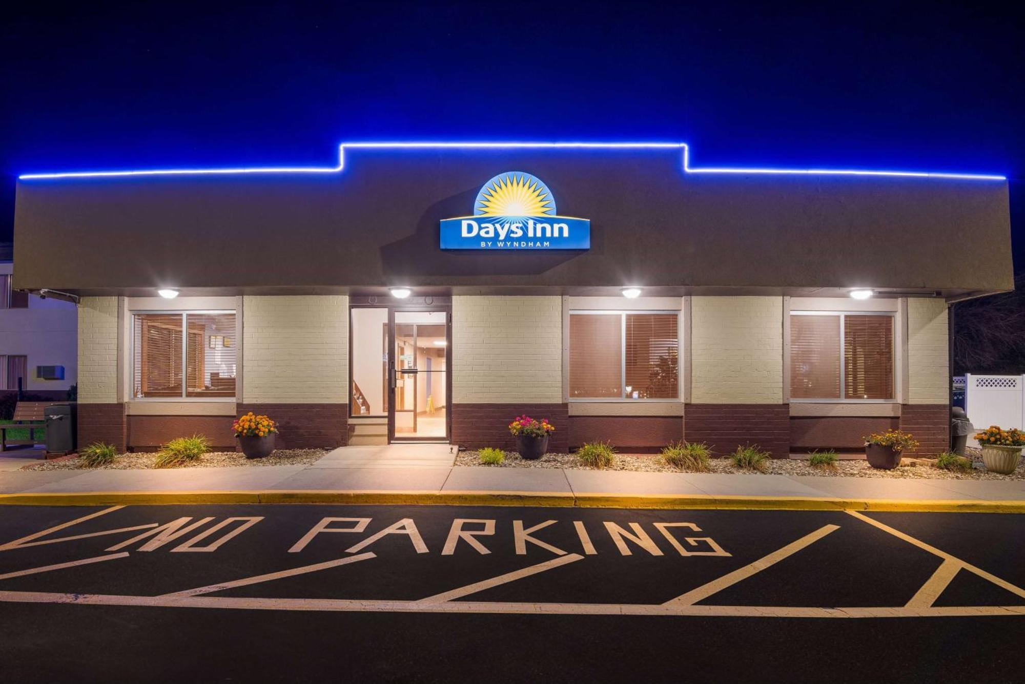 Days Inn By Wyndham Newton Ngoại thất bức ảnh