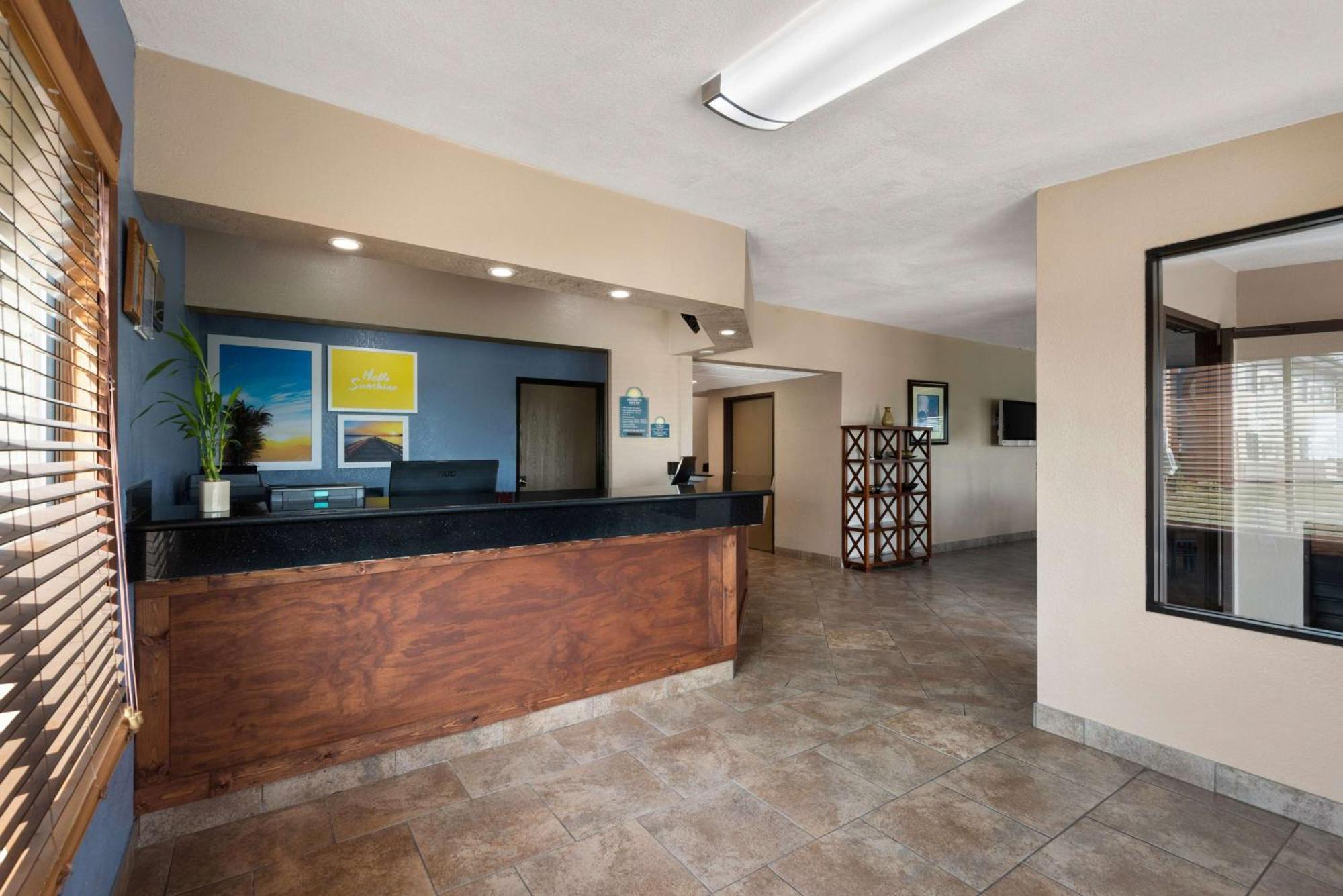 Days Inn By Wyndham Newton Ngoại thất bức ảnh
