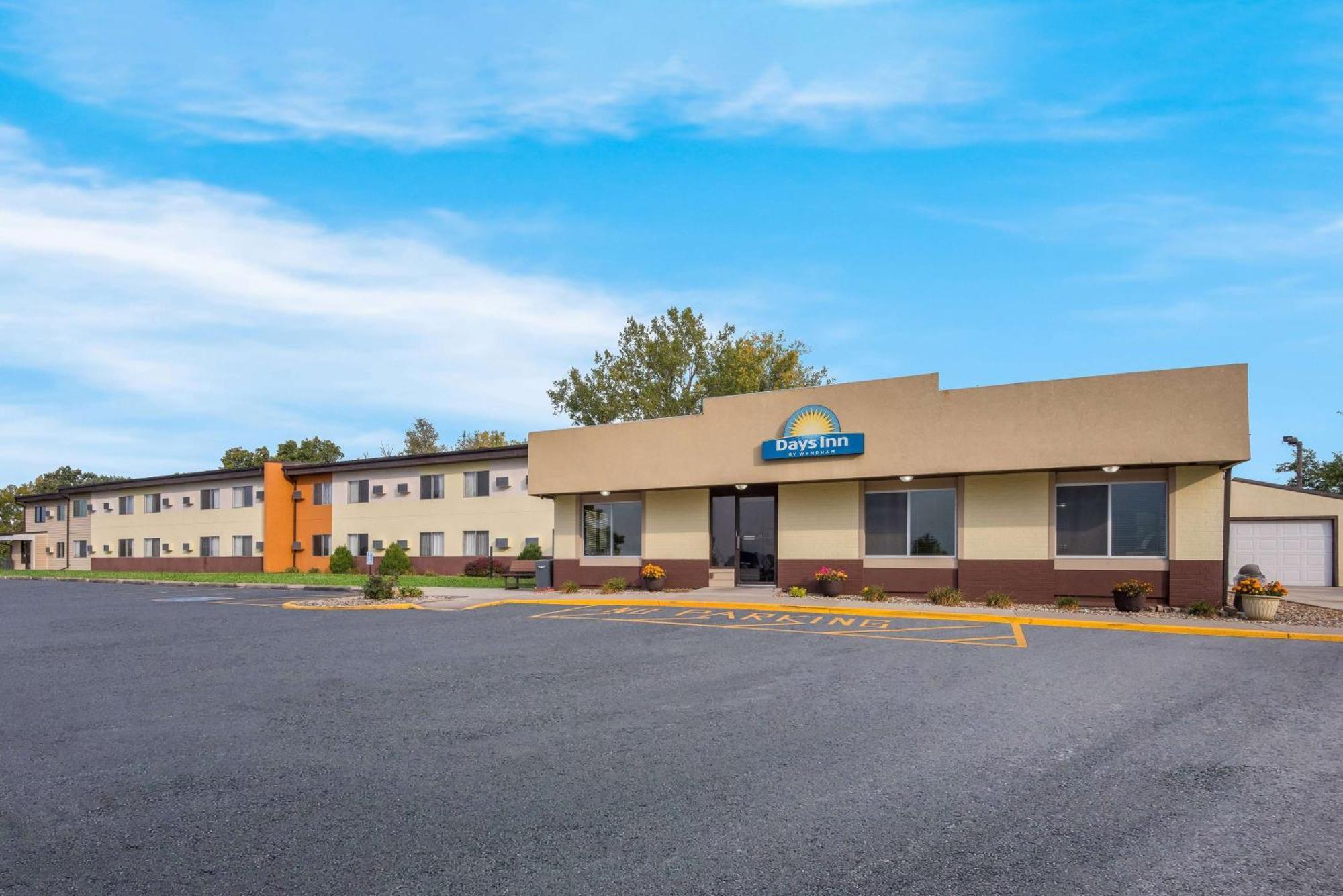 Days Inn By Wyndham Newton Ngoại thất bức ảnh