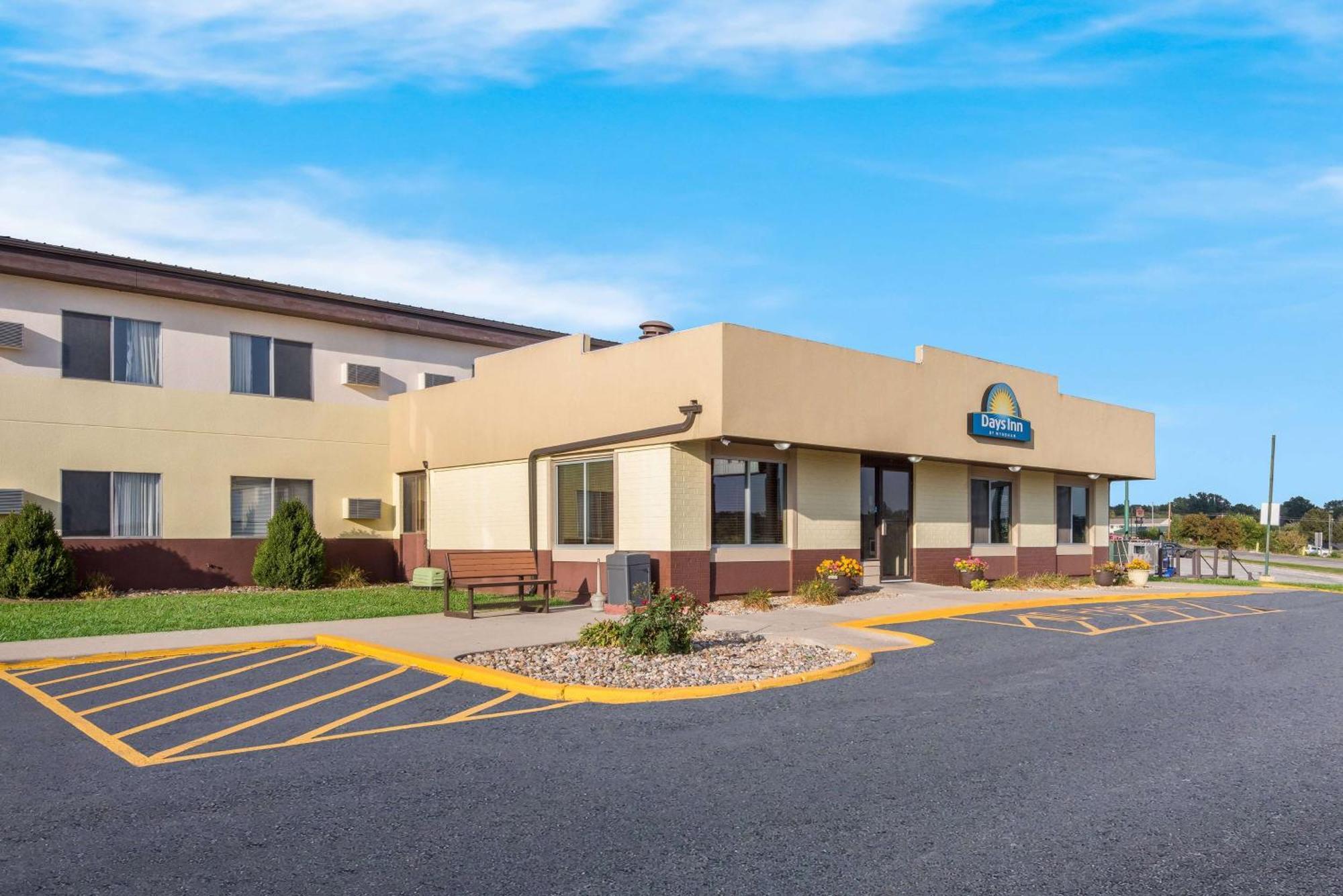 Days Inn By Wyndham Newton Ngoại thất bức ảnh