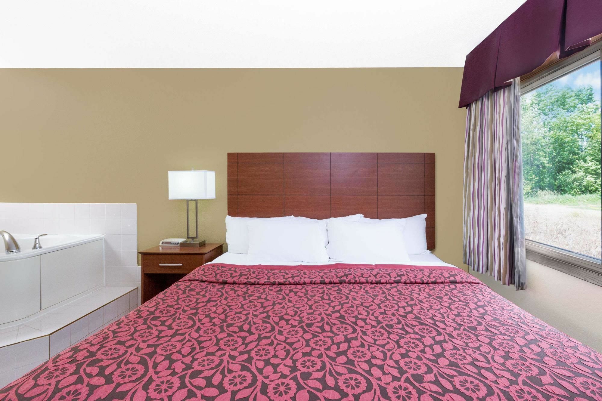Days Inn By Wyndham Newton Ngoại thất bức ảnh
